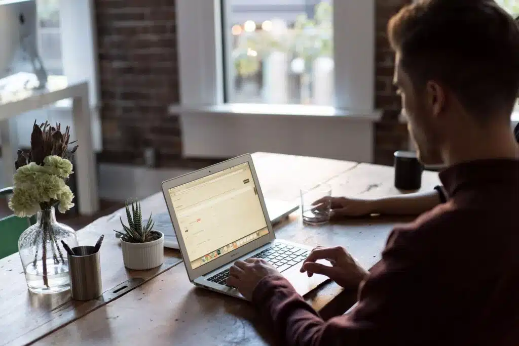 How To Stay Healthy While Working Or Studying On A Computer