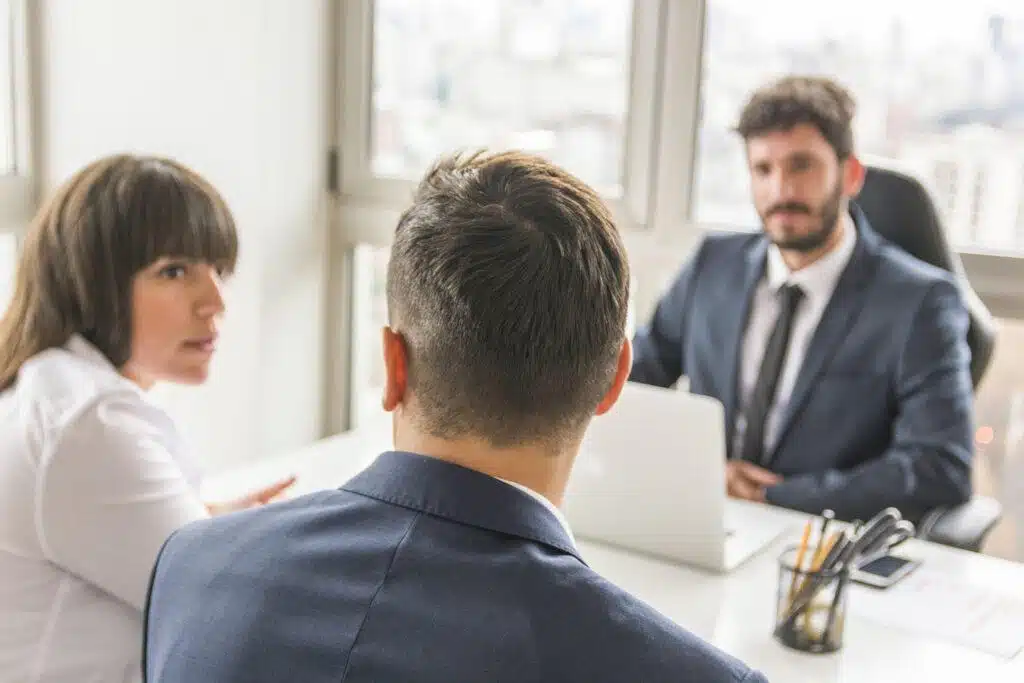6 Things You Should Consider When Hiring A Divorce Lawyer