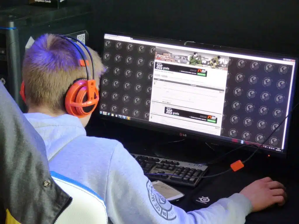 What Makes An Online Tournament Game Fun?