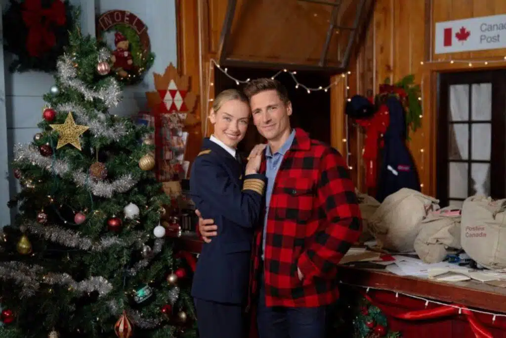 It's Hallmark Season: Tune In To Hallmark Channel Original Premiere Of "Christmas Island" On Saturday, Nov. 11th At 8pm/7c! #CountdowntoChristmas