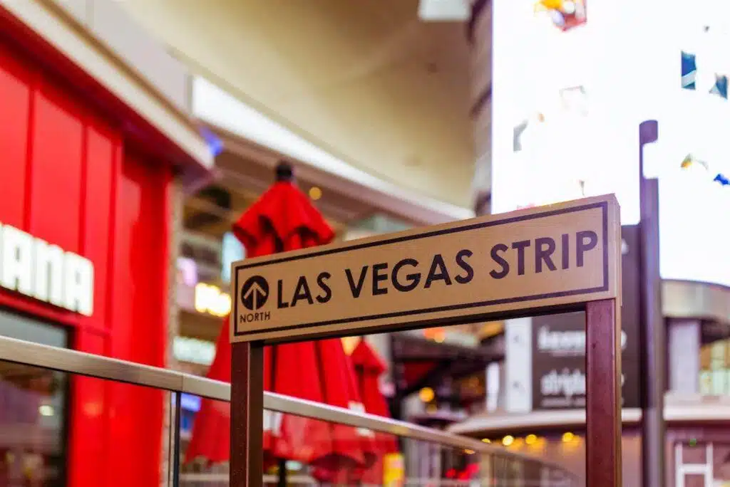7 Irresistible Reasons Las Vegas Tops The Elopement Charts