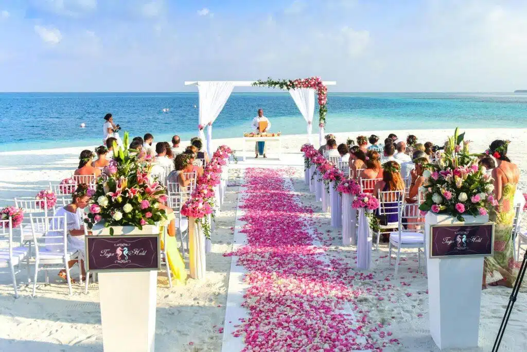How To Plan A Small Intimate Wedding: 4 Tips