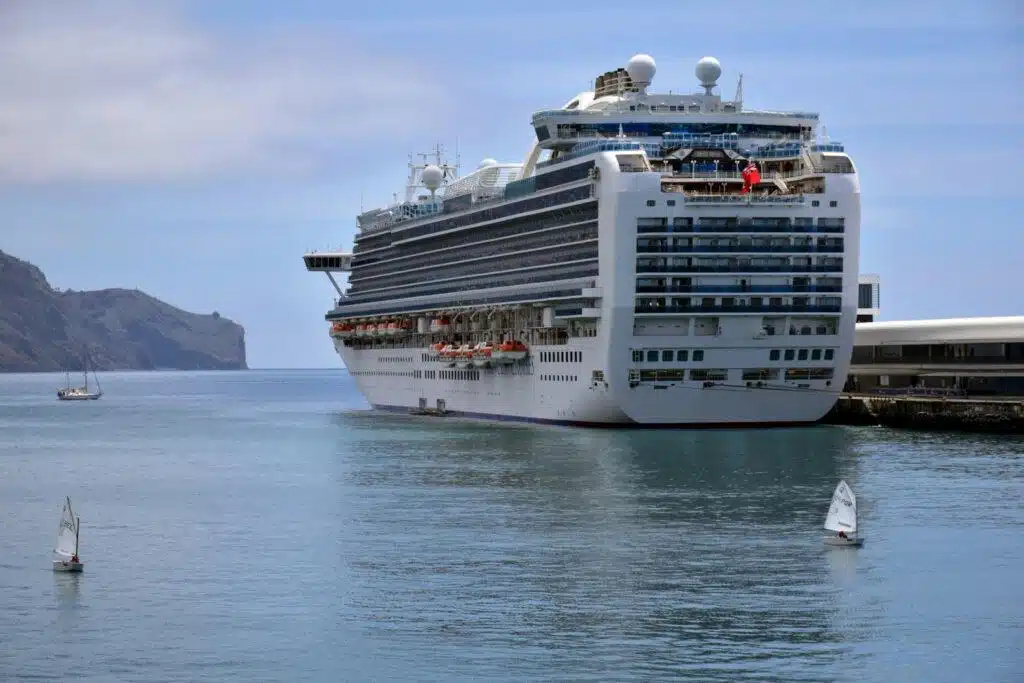 Sailing In Style: Experiencing The Ultimate Luxury Cruises To The Caribbean