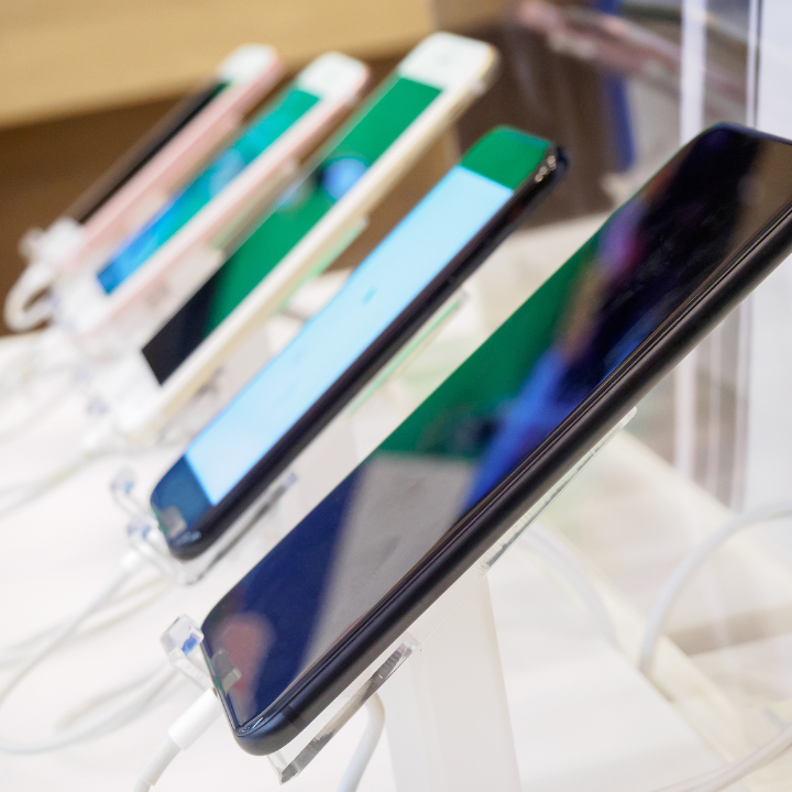 7 Sneaky Things Your Cellphone Company Is Doing to Get You to Buy a New Phone