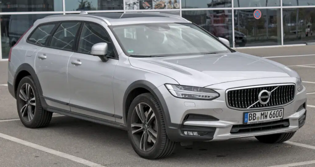 2. Volvo V90 Cross Country