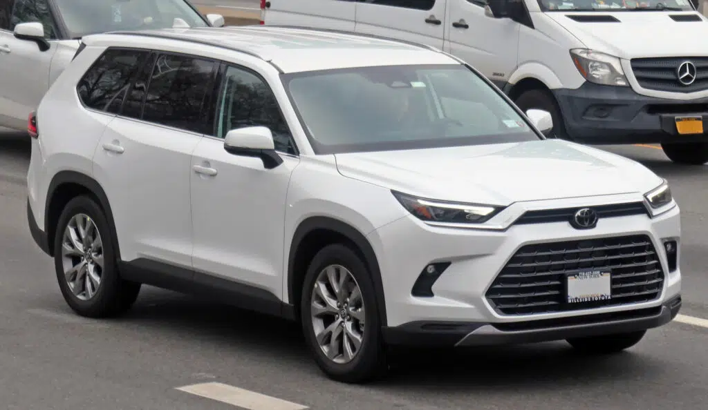 6. Toyota Grand Highlander: Family-Friendly Versatility