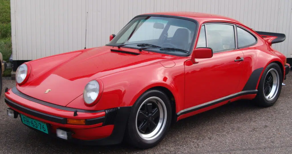 1. Porsche 911 Carrera