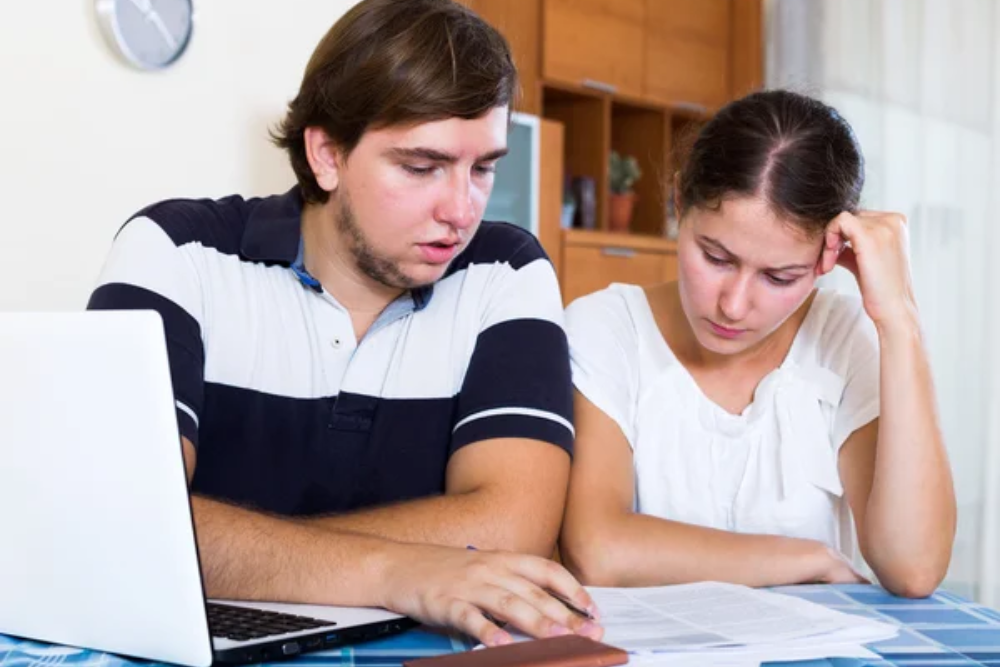 18 Ways They’re Hiding Their Past—And Why You Should Be Concerned