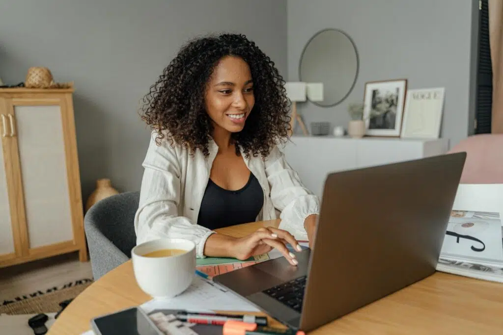 How Stay-At-Home Mothers Are Earning Through The Aviator Game